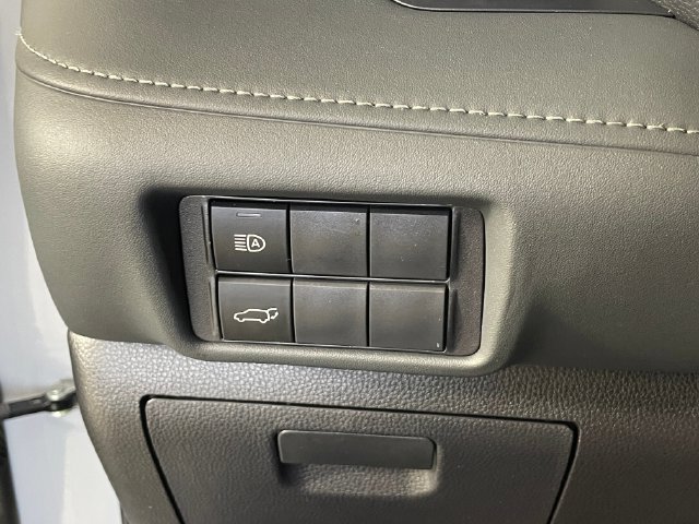 Used 2024 Toyota Highlander XLE AWD/4WD image 13