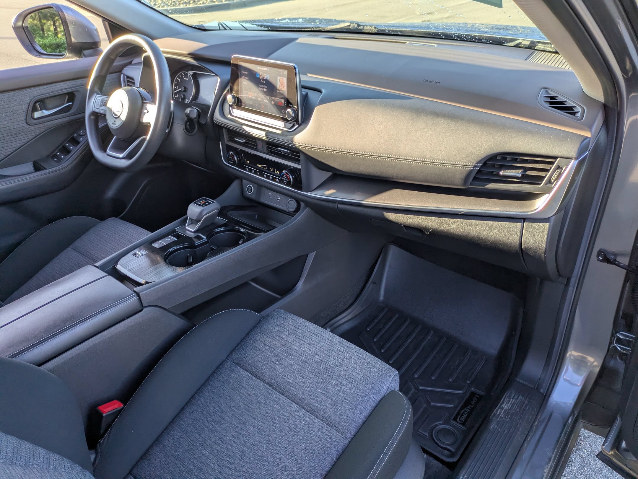 Used 2023 Nissan Rogue SV FWD image 38