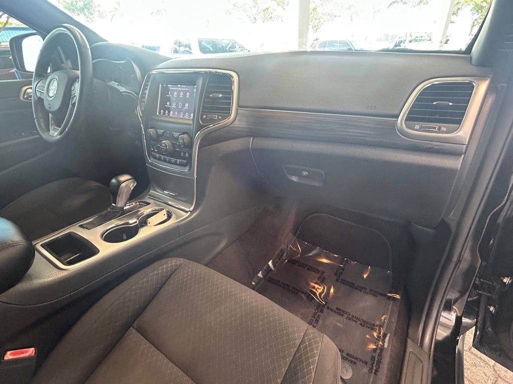 Used 2019 Jeep Grand Cherokee Laredo image 24