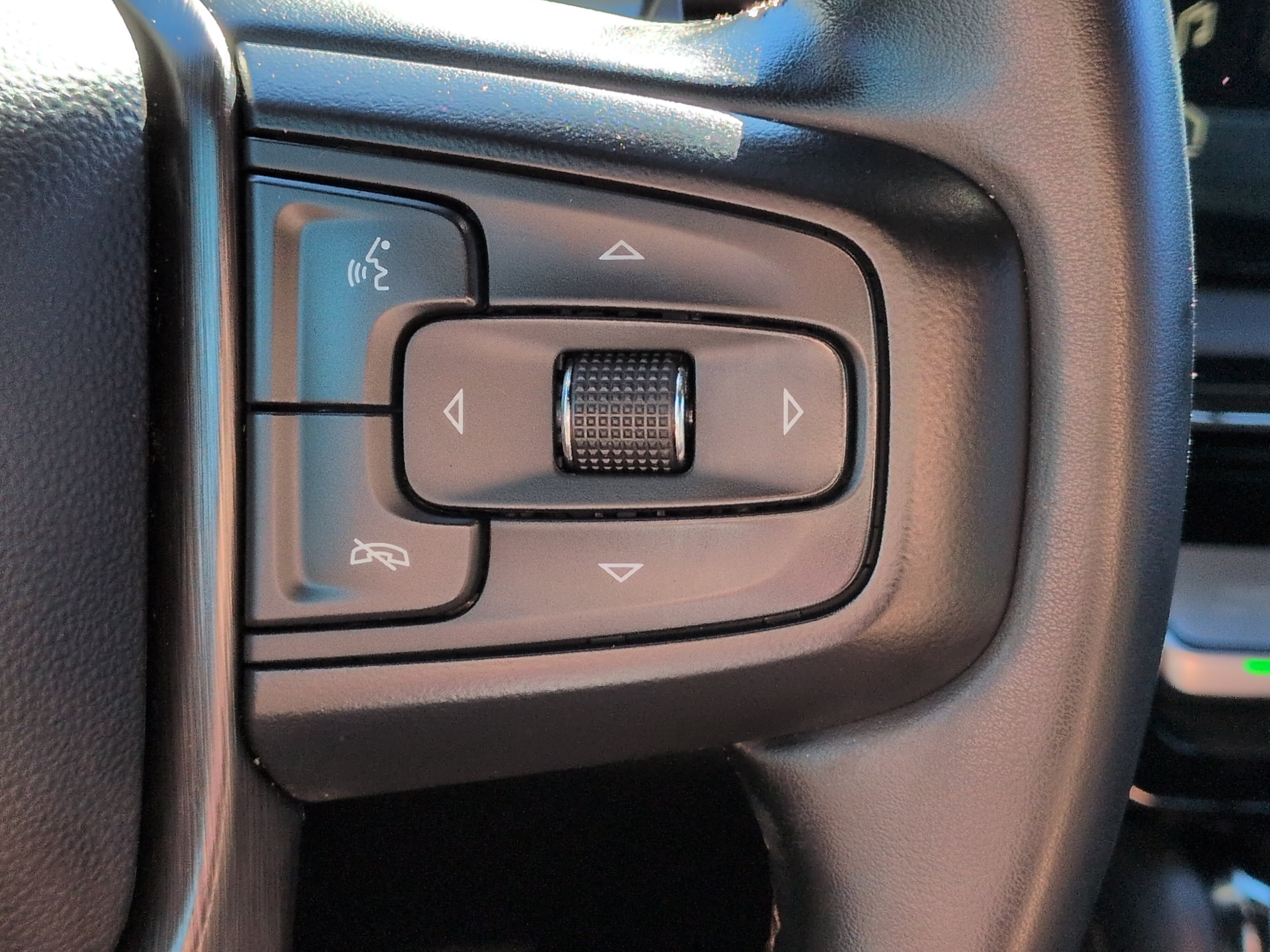 Used 2023 GMC Sierra 1500 AT4 w/ Technology Package AWD/4WD image 25