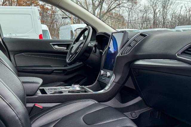 Certified 2022 Ford Edge Titanium AWD/4WD image 11