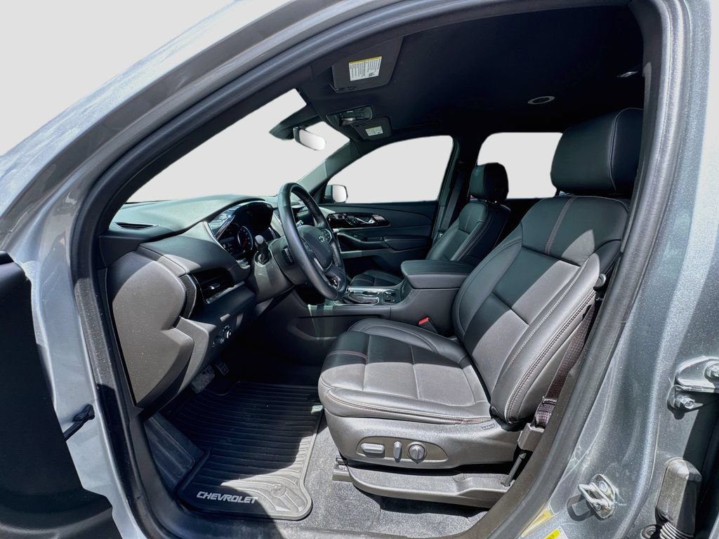Used 2023 Chevrolet Traverse RS FWD image 22