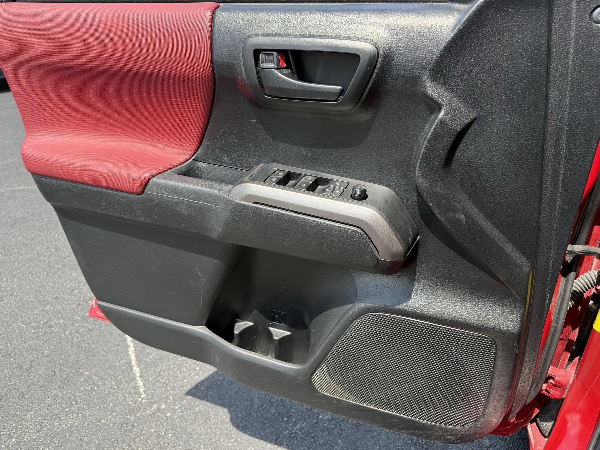 Used 2022 Toyota Tacoma SR5 w/ Technology Package RWD image 9