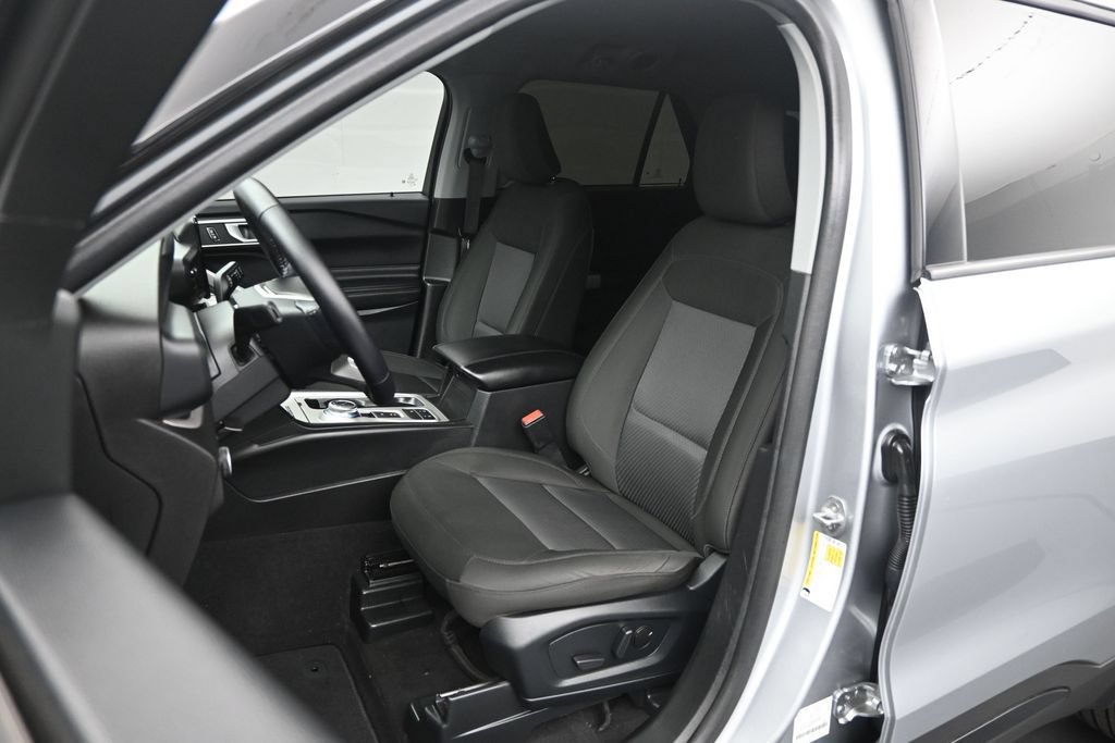 Certified 2023 Ford Explorer XLT RWD image 17