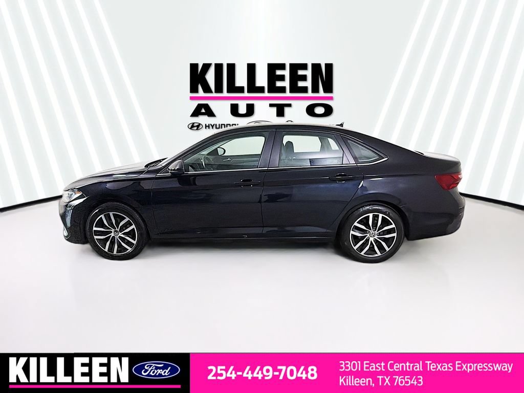Used 2025 Volkswagen Jetta SE FWD image 4