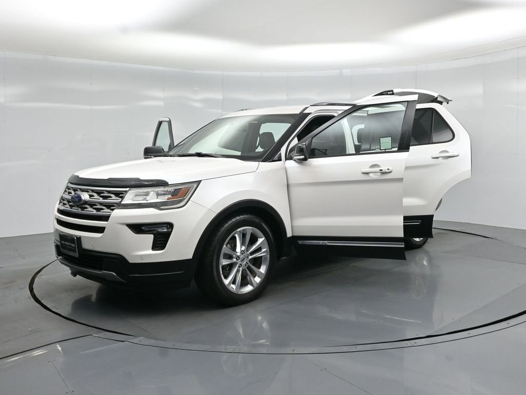 Certified 2018 Ford Explorer XLT w/ Equipment Group 202A FWD image 30