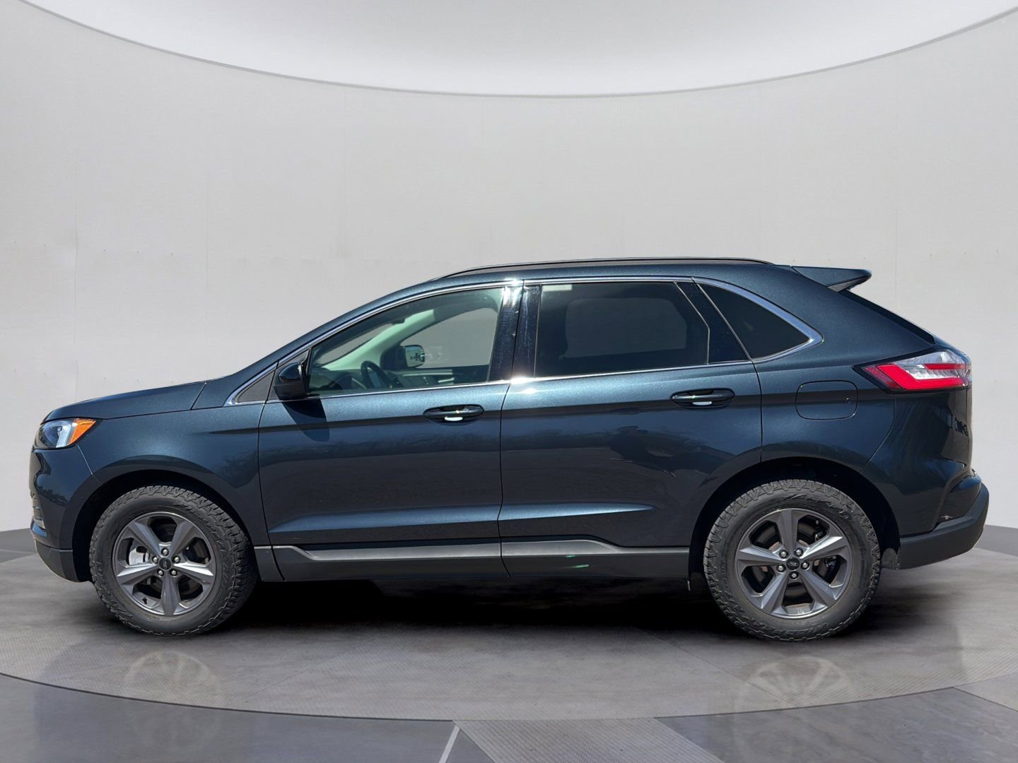 Certified 2022 Ford Edge SEL w/ Sport Appearance Package AWD/4WD image 2