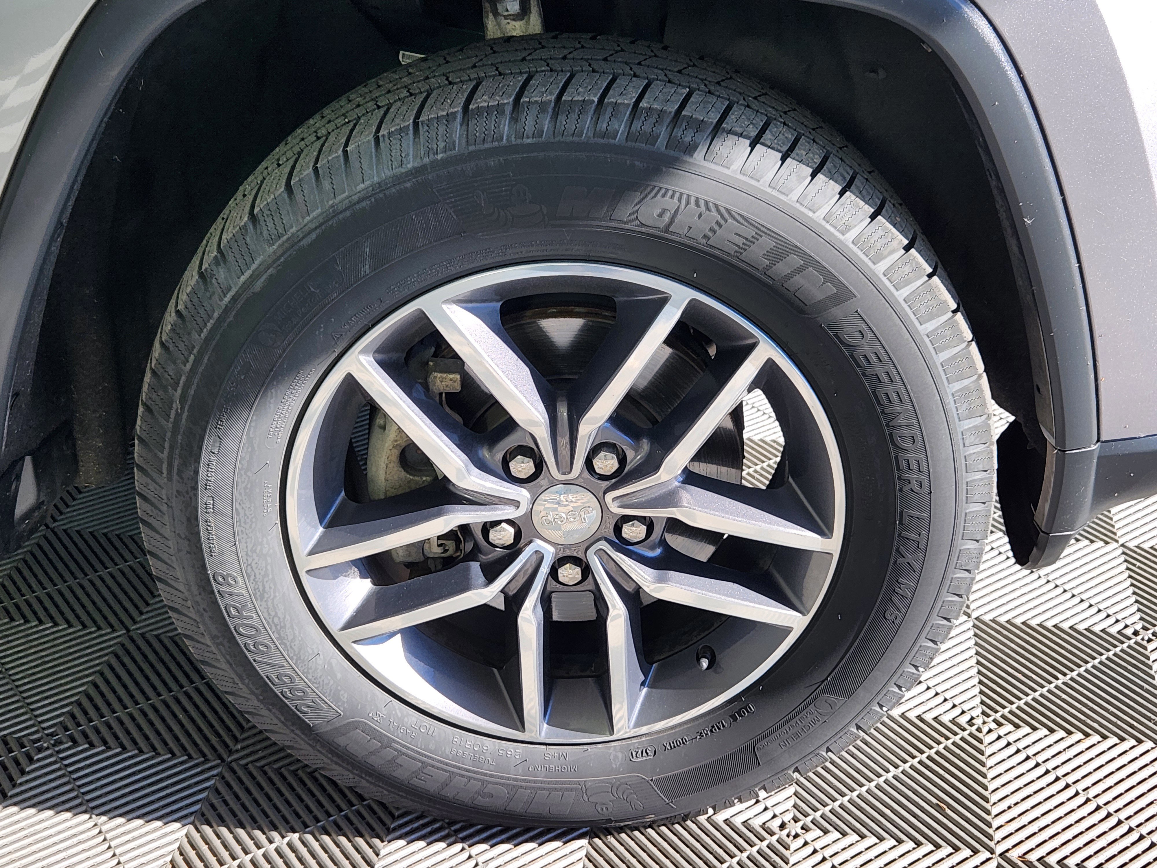 Used 2018 Jeep Grand Cherokee Limited image 9