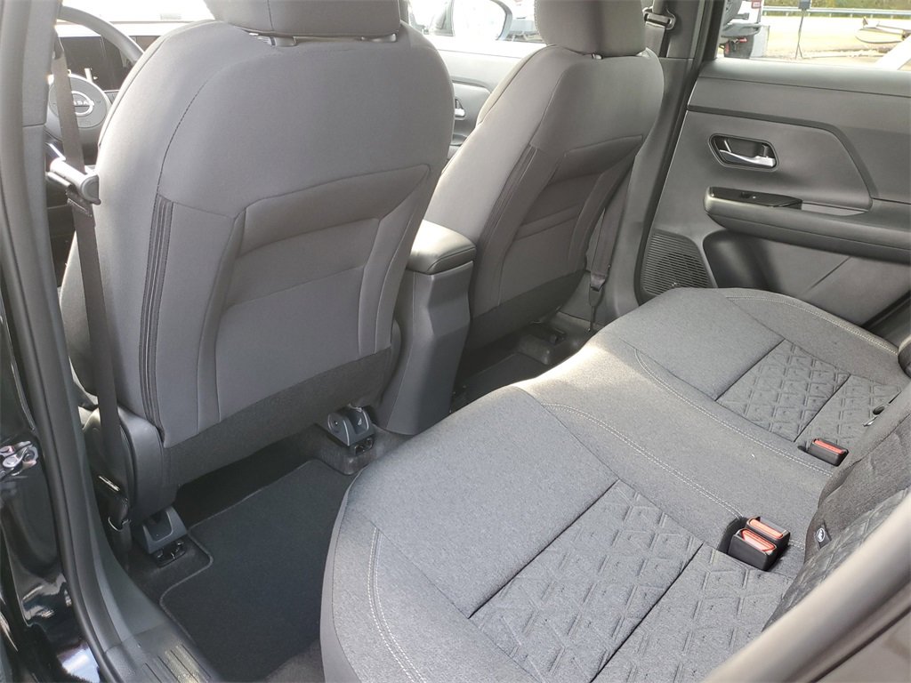 Used 2025 Nissan Kicks SV image 39