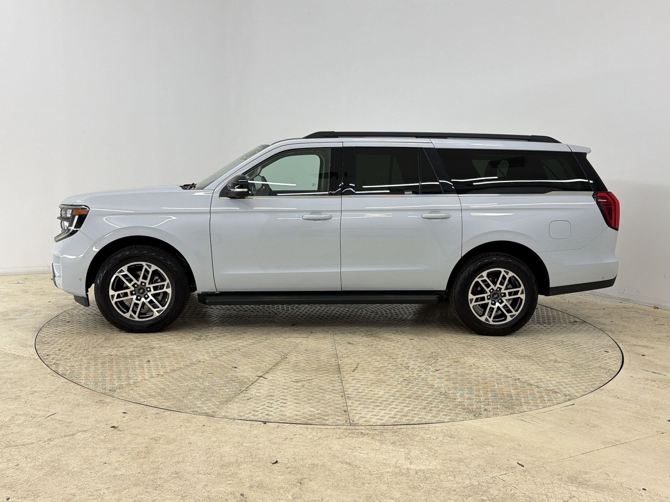 Certified 2025 Ford Expedition Max Active image 2