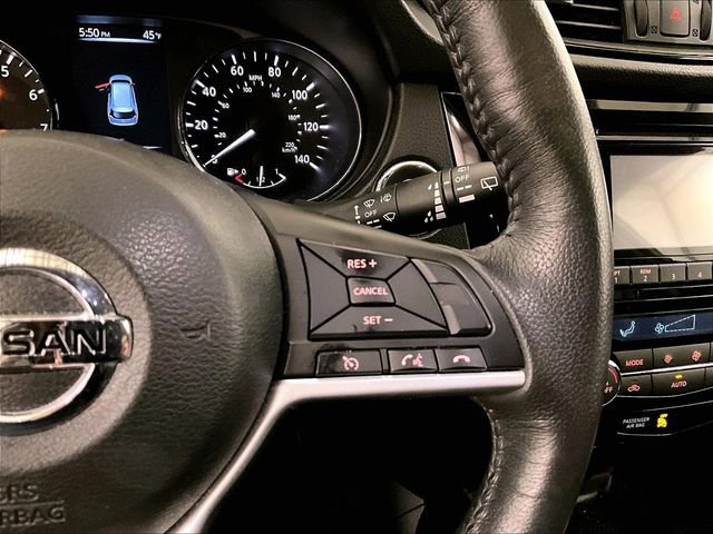 Used 2017 Nissan Rogue SV AWD/4WD image 18