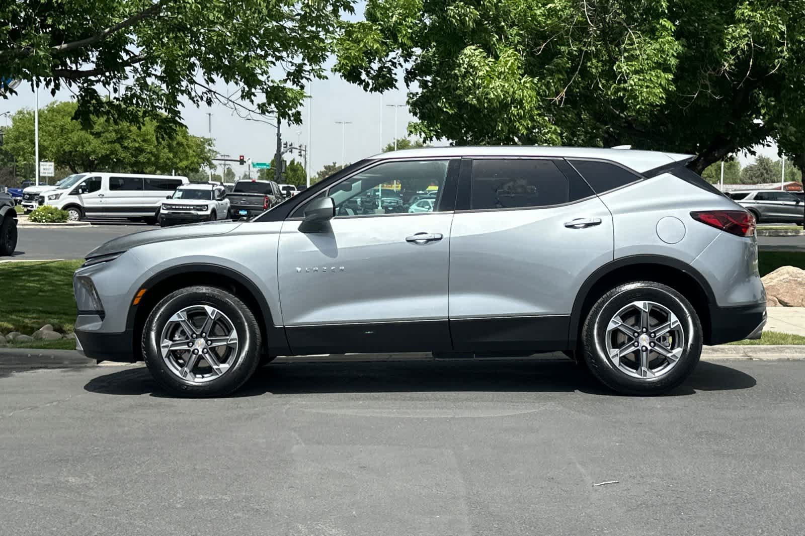 Used 2025 Chevrolet Blazer LT AWD/4WD image 5