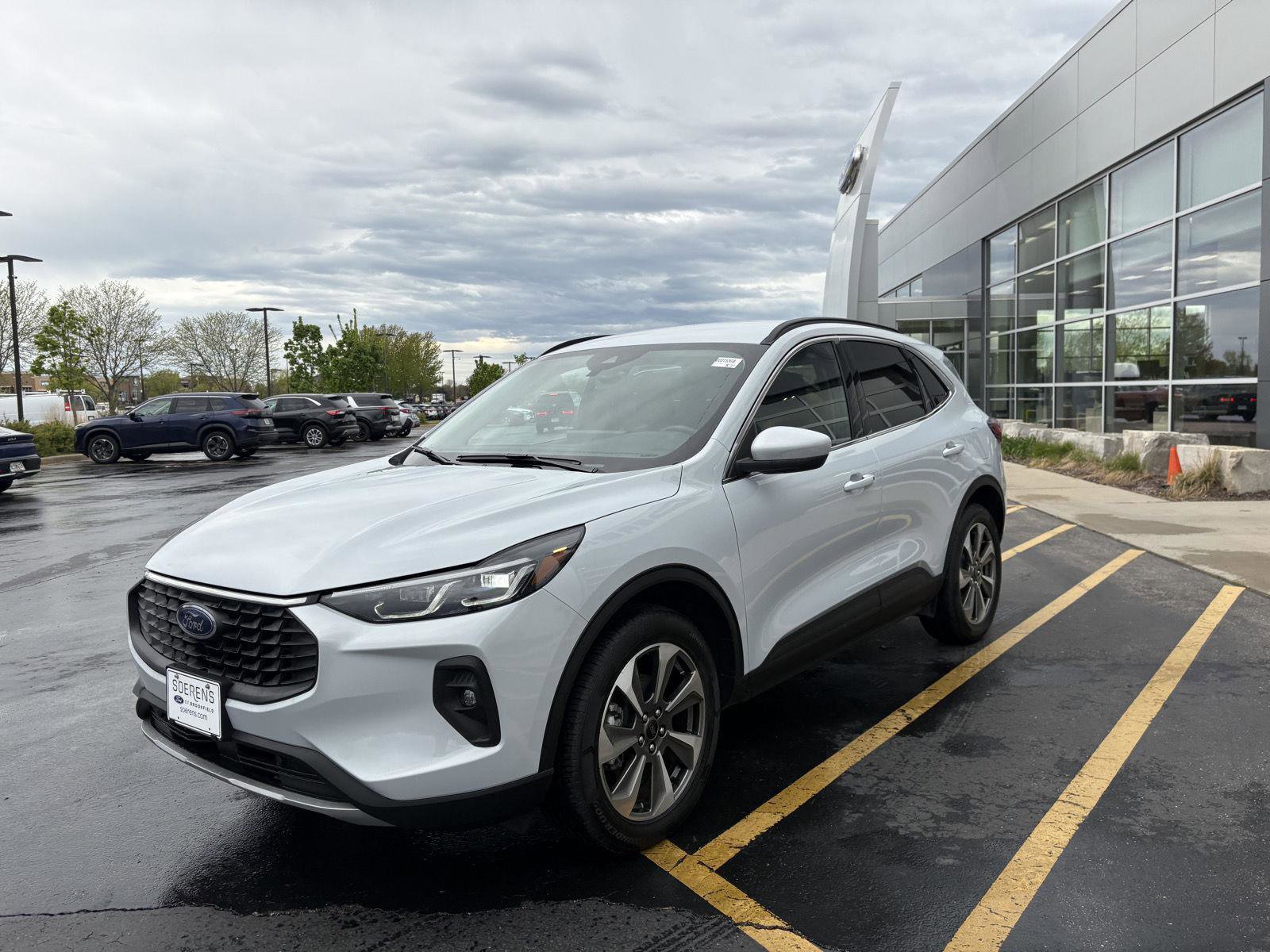 Certified 2025 Ford Escape Platinum AWD/4WD image 3