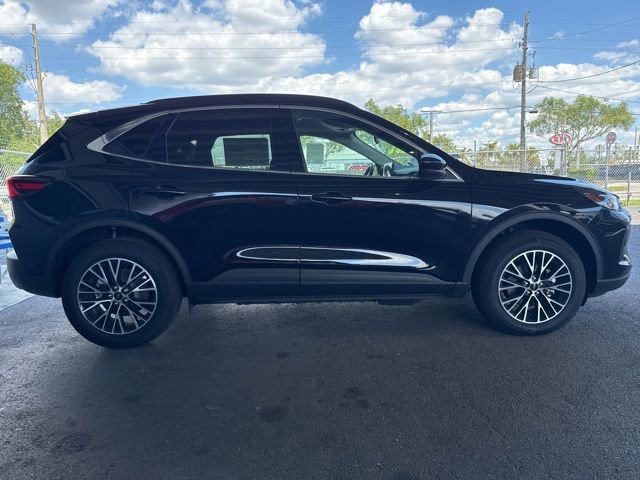 Certified 2025 Ford Escape SE FWD image 4