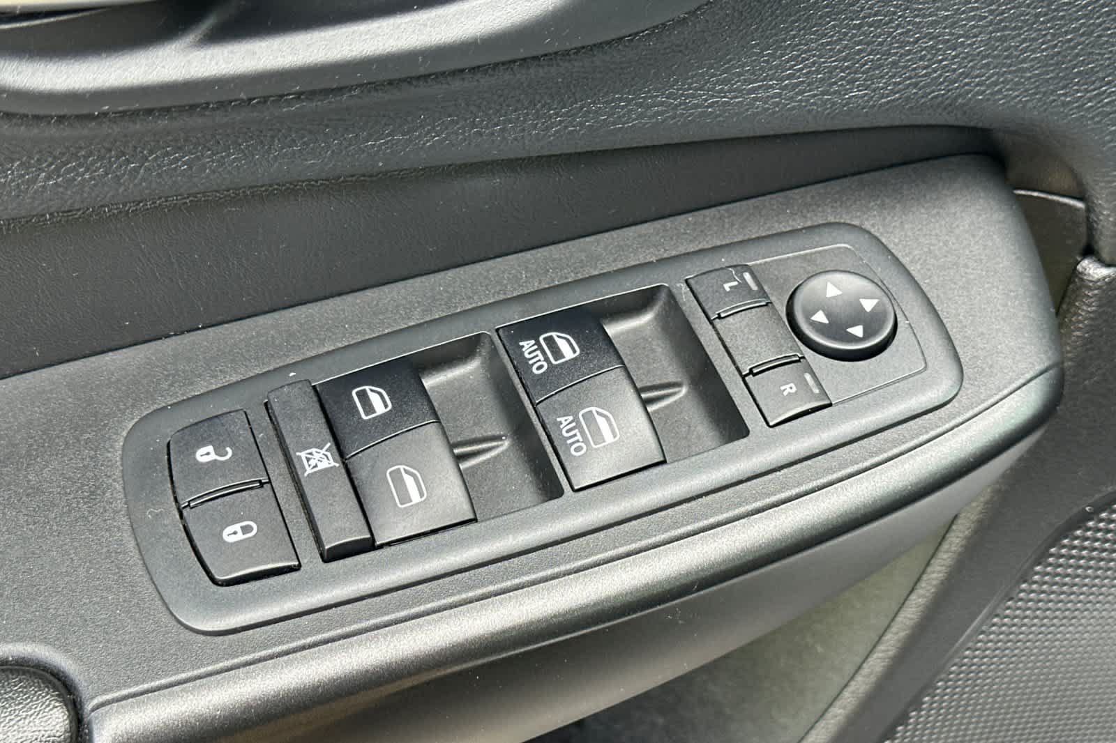 Used 2019 Jeep Cherokee Trailhawk AWD/4WD image 13