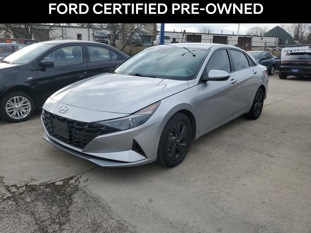 Used 2022 Hyundai Elantra SEL image 2