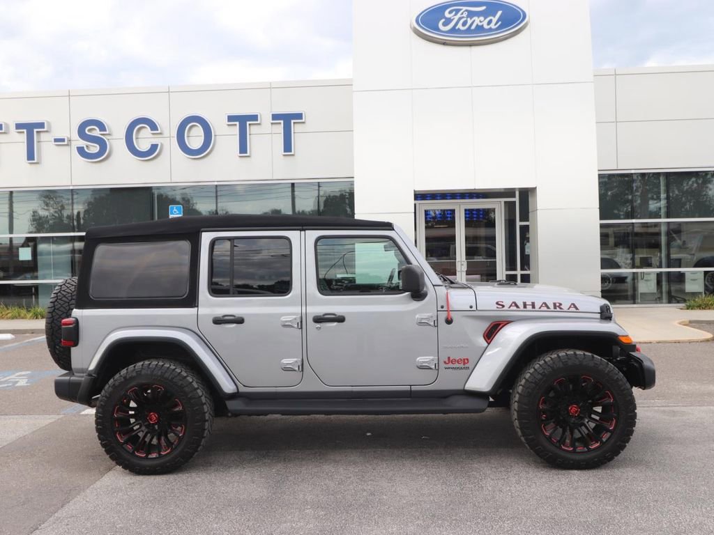 Used 2021 Jeep Wrangler Unlimited Sahara AWD/4WD image 6