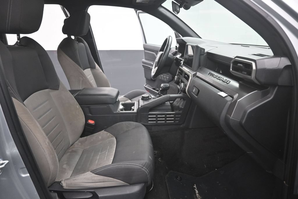 Used 2024 Toyota Tacoma TRD Off-Road AWD/4WD image 27