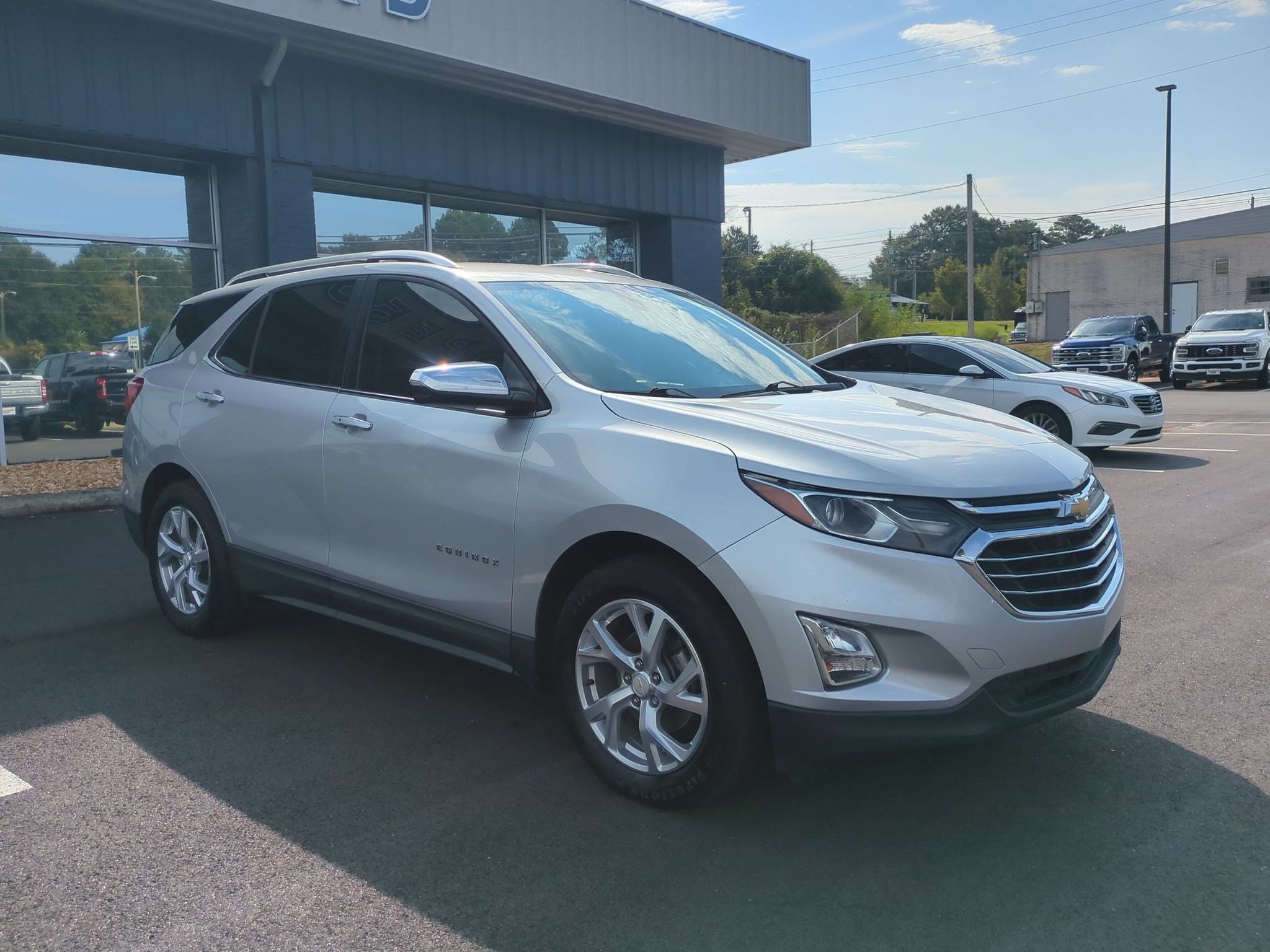 Used 2018 Chevrolet Equinox Premier FWD image 3