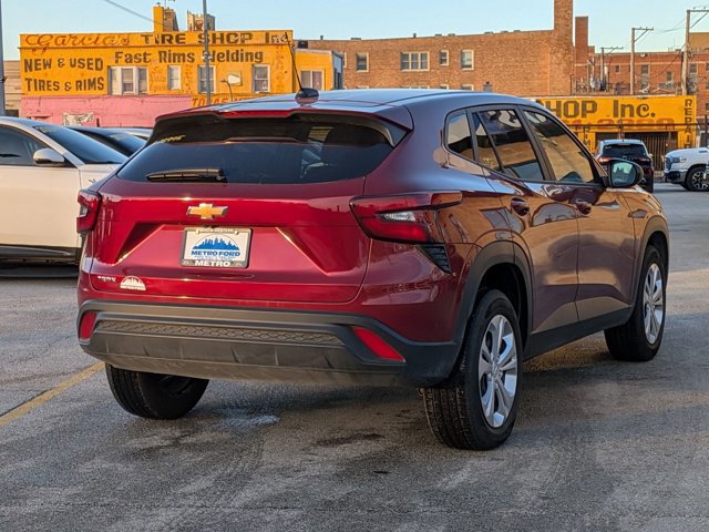 Used 2025 Chevrolet Trax LS FWD image 4