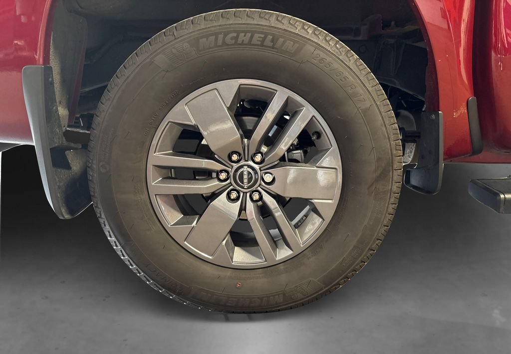 Used 2025 Nissan Frontier SV AWD/4WD image 14