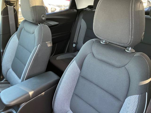 Used 2025 Chevrolet TrailBlazer LT w/ Convenience Package AWD/4WD image 23