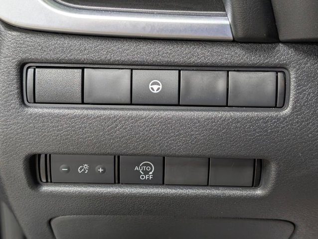 Used 2023 Nissan Rogue SV FWD image 10
