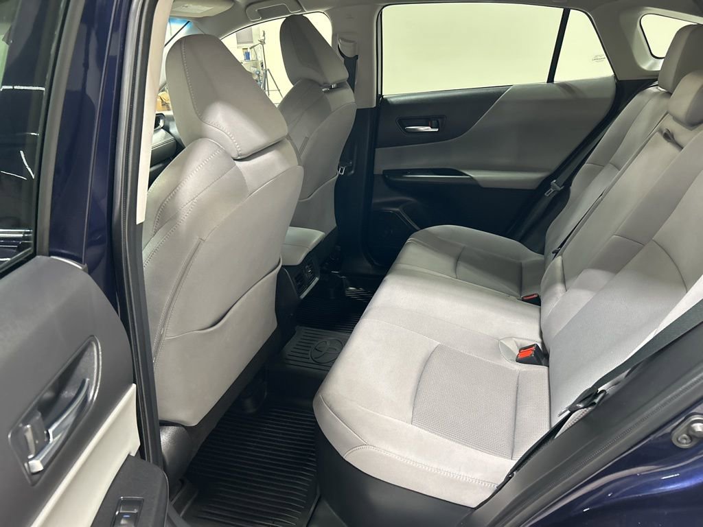 Used 2022 Toyota Venza LE image 23