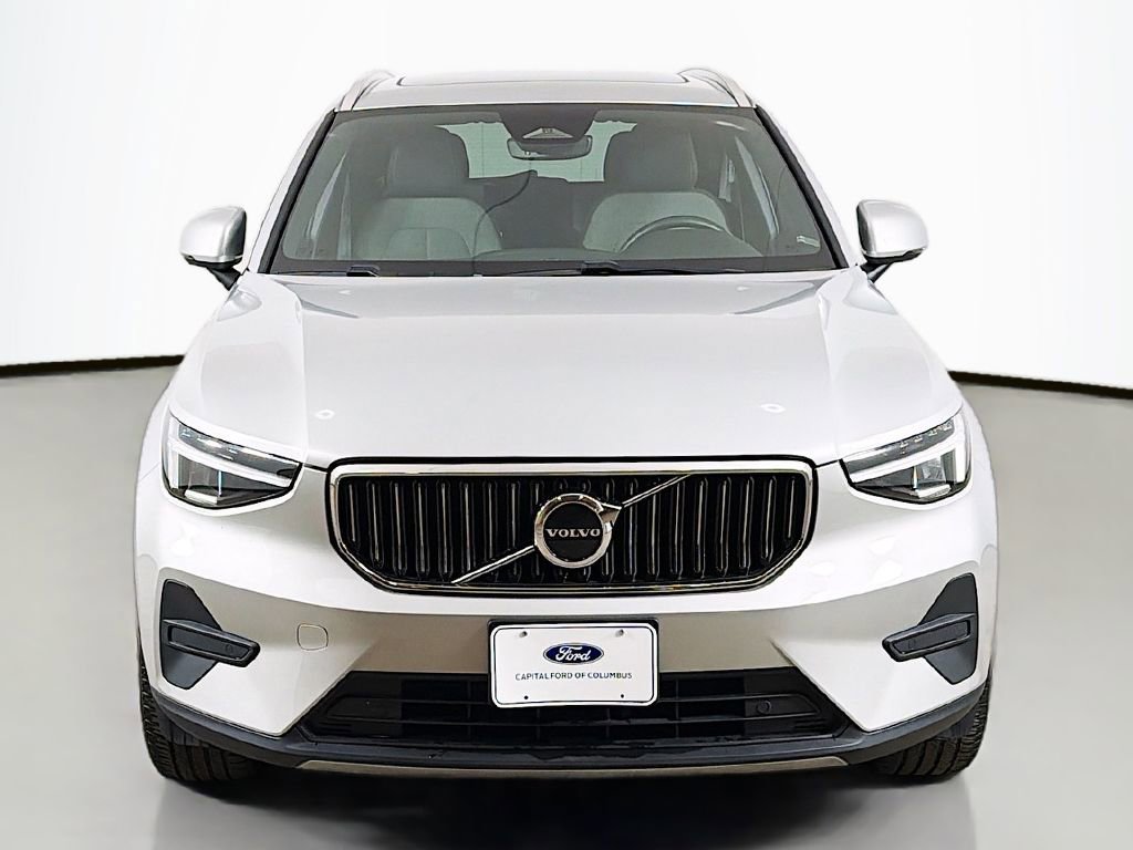 Used 2025 Volvo XC40 B5 Core AWD/4WD image 11