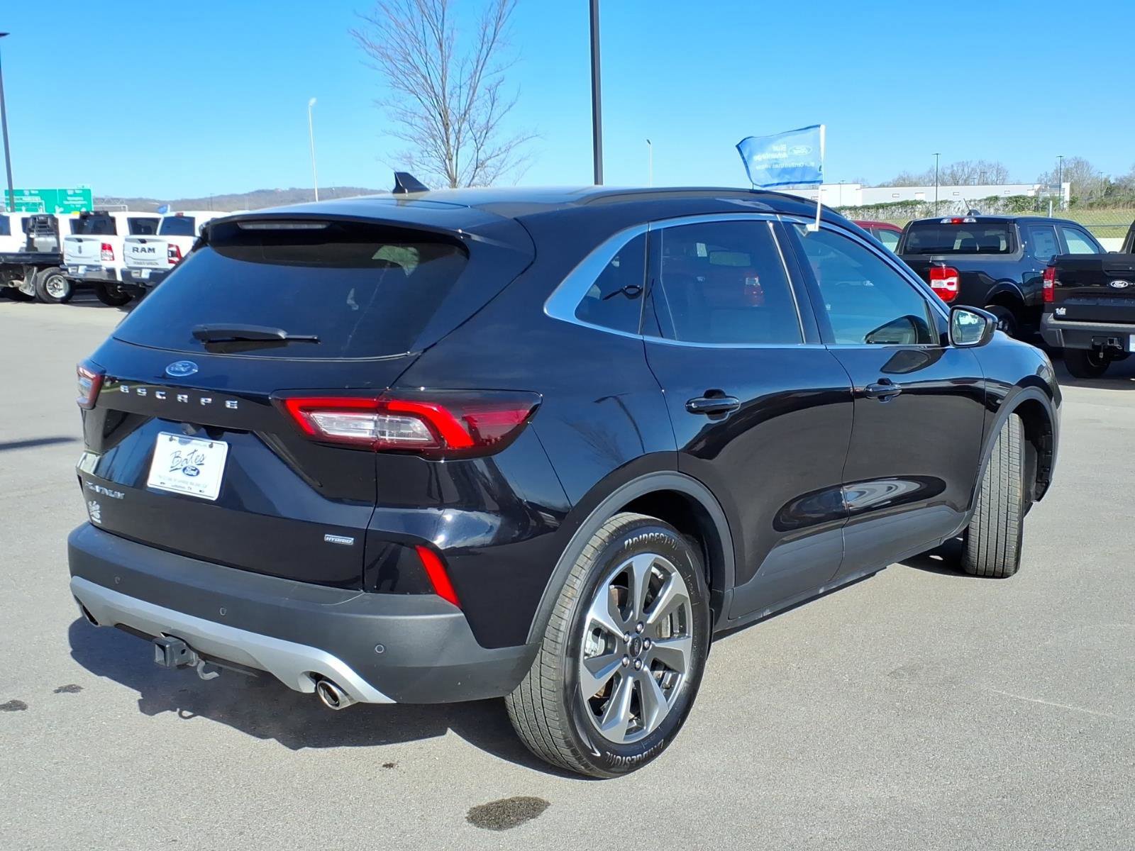 Certified 2025 Ford Escape Platinum w/ Class II Trailer Tow Package image 5