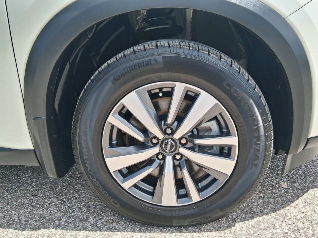 Used 2024 Nissan Pathfinder SL FWD image 11