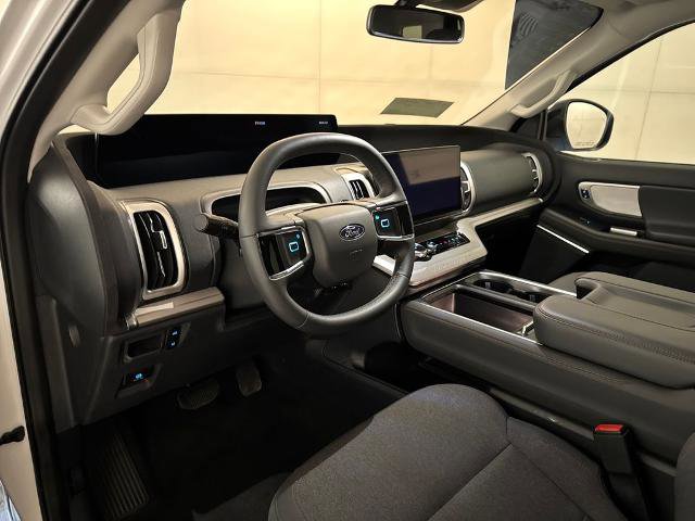 Certified 2025 Ford Expedition Active RWD image 5