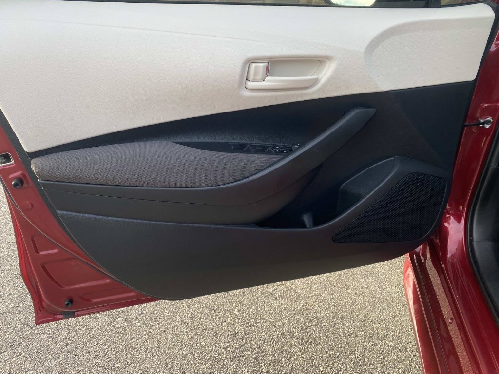 Used 2025 Toyota Corolla LE FWD image 16