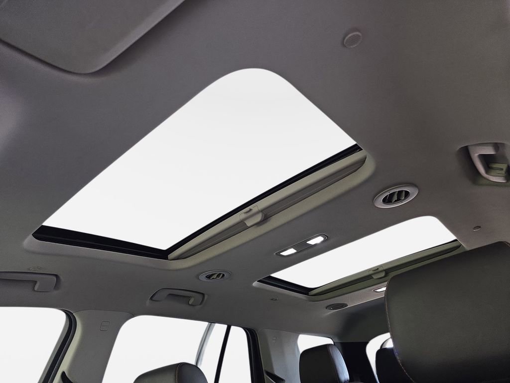 Used 2020 Chevrolet Traverse LT w/ LT Premium Package image 28