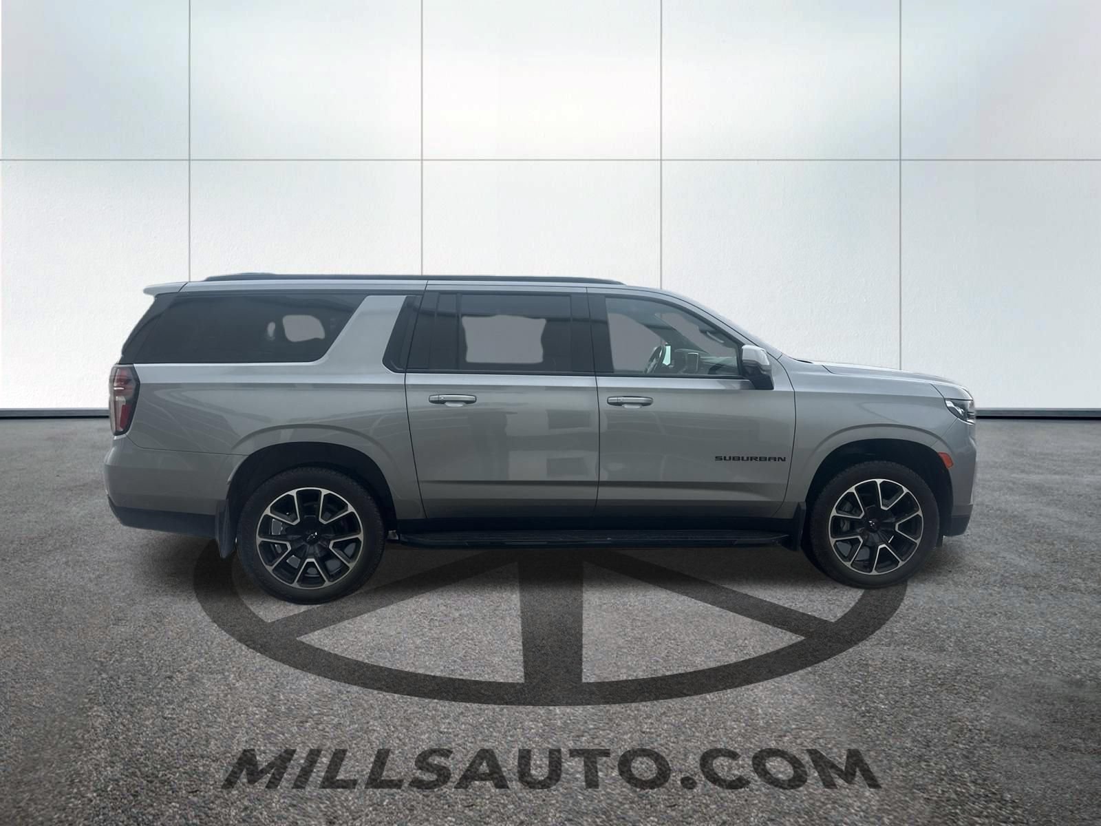 Used 2024 Chevrolet Suburban RST w/ Luxury Package AWD/4WD image 3