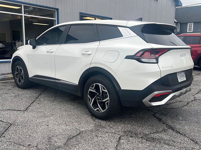 Used 2025 Kia Sportage LX FWD image 3