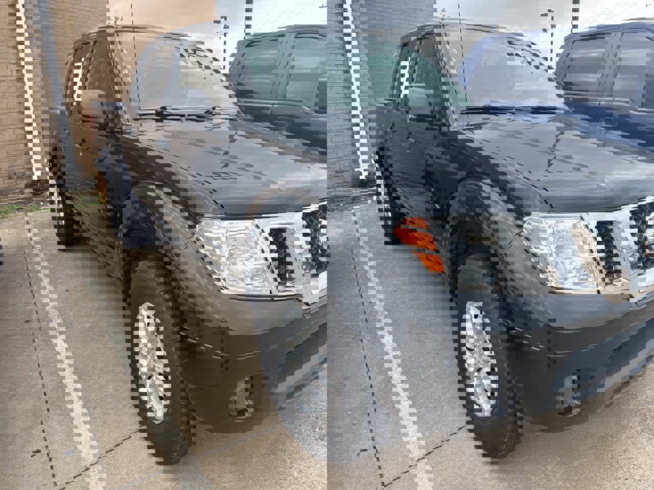 Used 2019 Nissan Frontier SV image 3