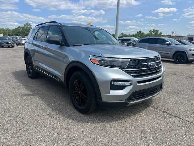 Certified 2024 Ford Explorer XLT w/ Equipment Group 202A AWD/4WD image 3