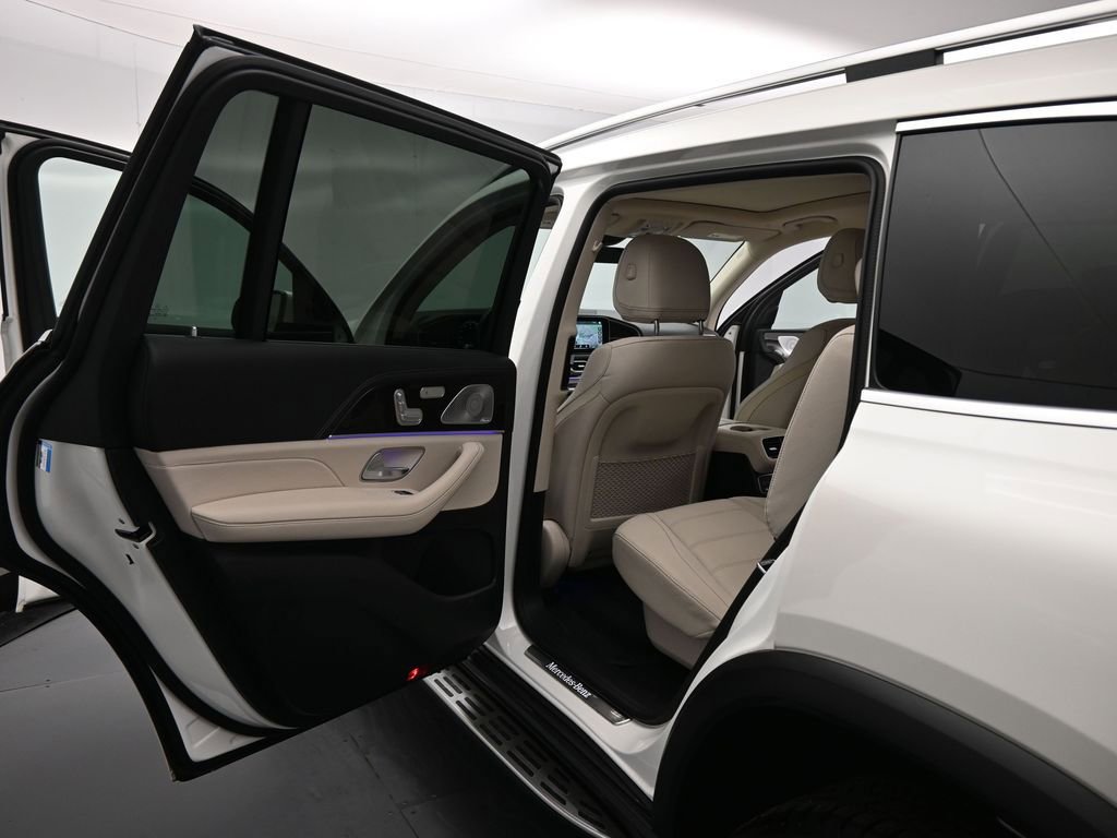 Used 2021 Mercedes-Benz GLS 450 4MATIC image 18