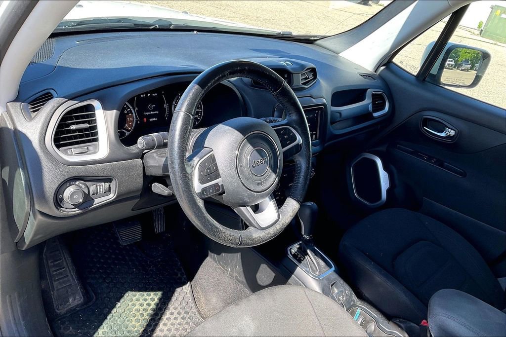 Used 2019 Jeep Renegade Latitude w/ Cold Weather Group AWD/4WD image 7