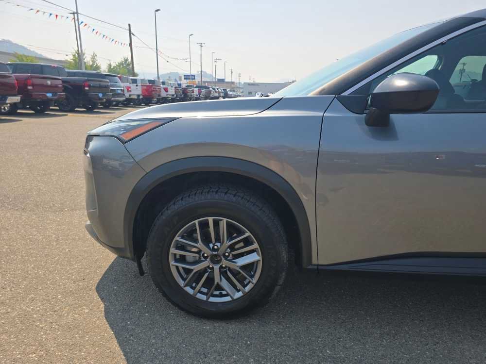 Used 2023 Nissan Rogue S AWD/4WD image 18