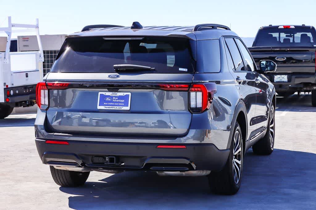 Certified 2025 Ford Explorer ST-Line RWD image 4