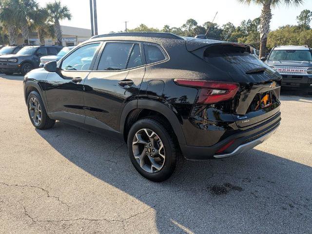 Used 2025 Chevrolet Trax LT FWD image 6