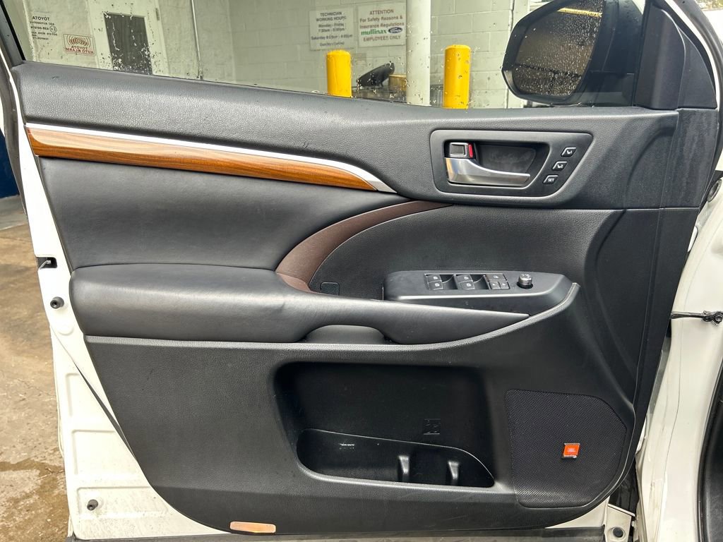 Used 2019 Toyota Highlander FWD V6 image 8