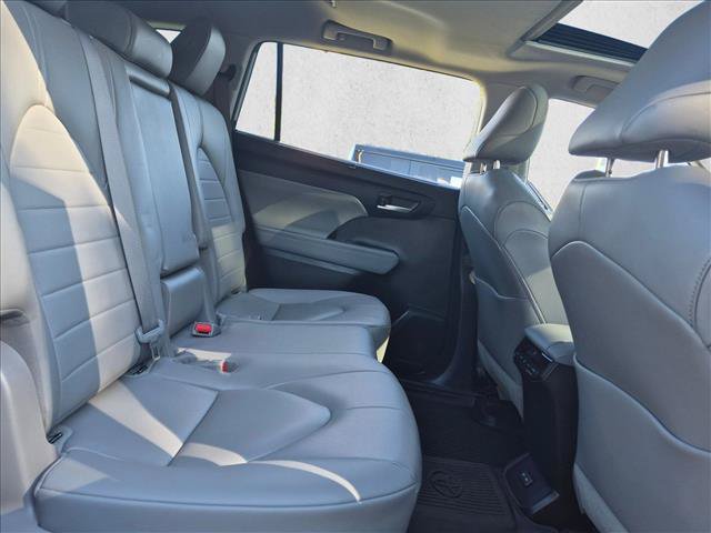 Used 2023 Toyota Highlander FWD image 18