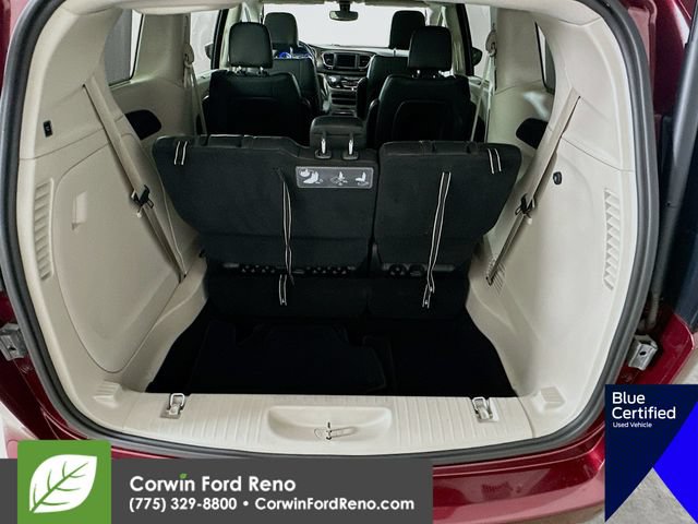 Used 2019 Chrysler Pacifica Touring-L FWD image 29