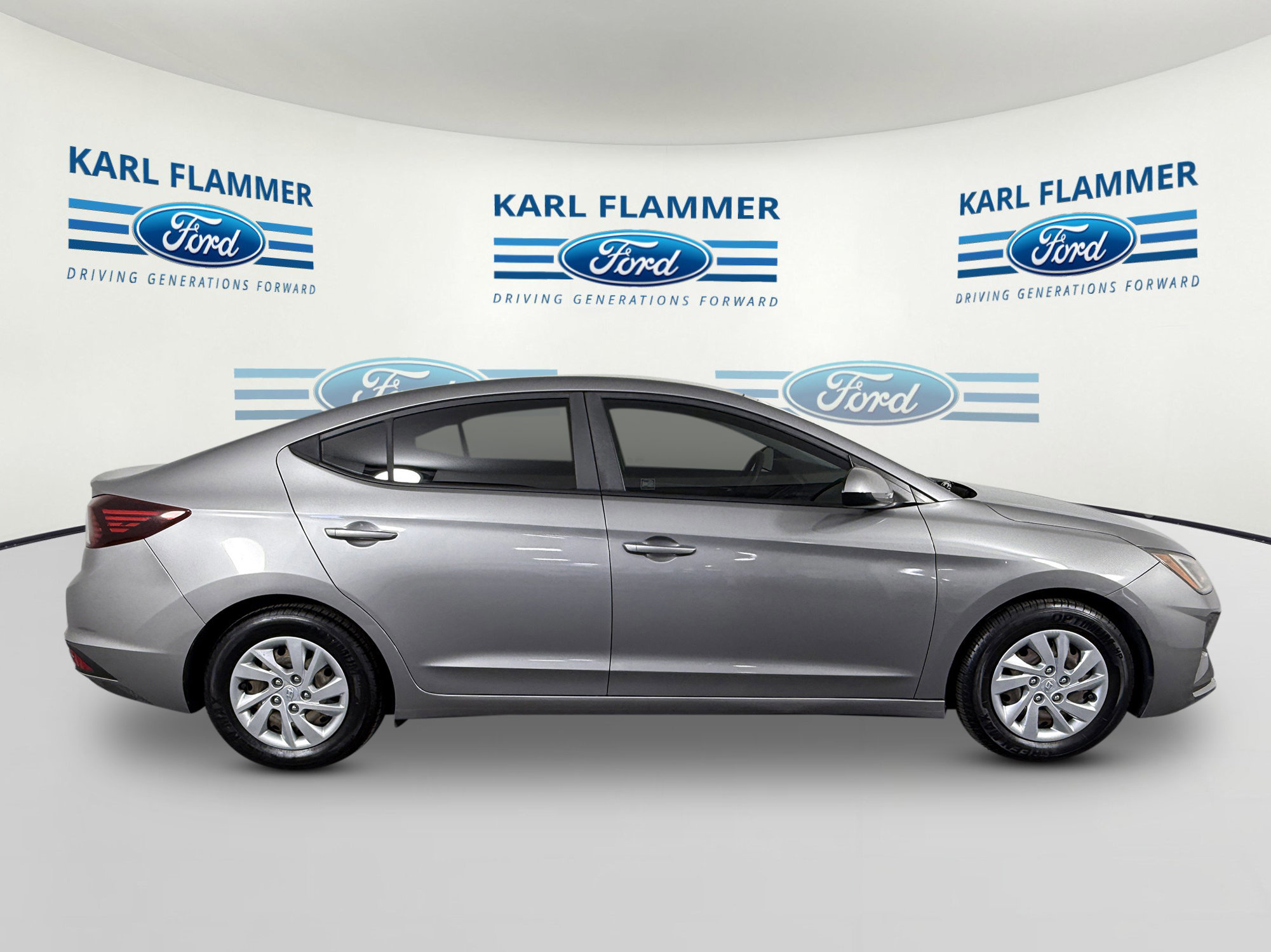 Used 2020 Hyundai Elantra SE w/ Cargo Package (C1) FWD image 2