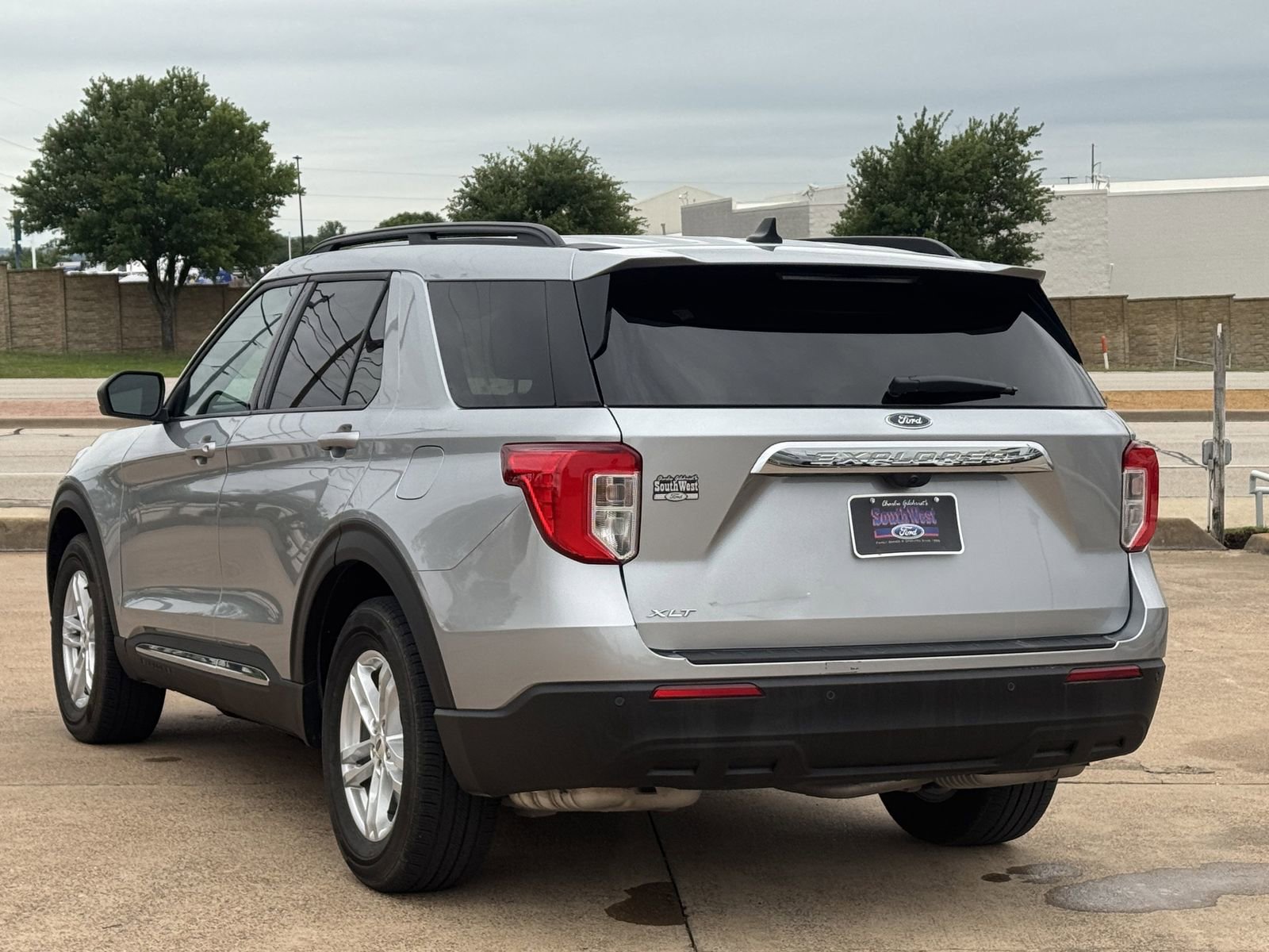 Certified 2023 Ford Explorer XLT RWD image 6