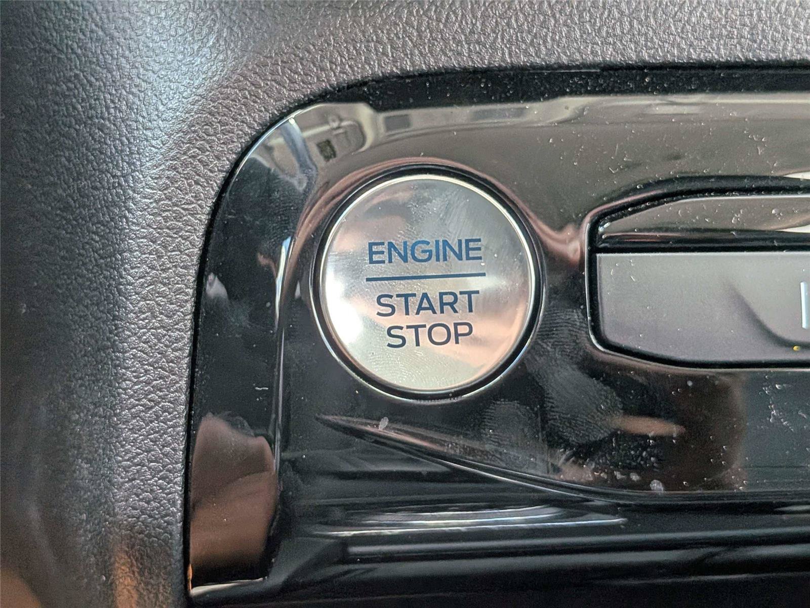 Certified 2025 Ford Escape SE w/ PHEV Premium Package FWD image 32