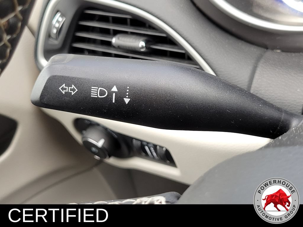 Used 2023 Chrysler Pacifica Touring-L FWD image 32